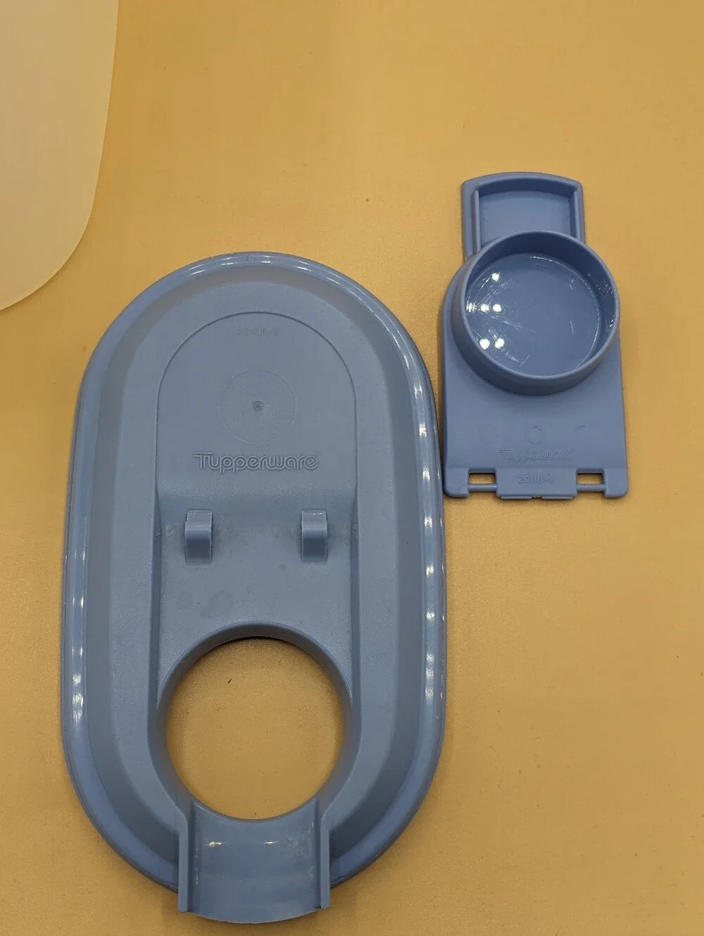 Tupperware 1 Qt Slim Pitcher 2189D-1 Blue Flip Top Lid 2010B-3 2011B-8 Pre-owned